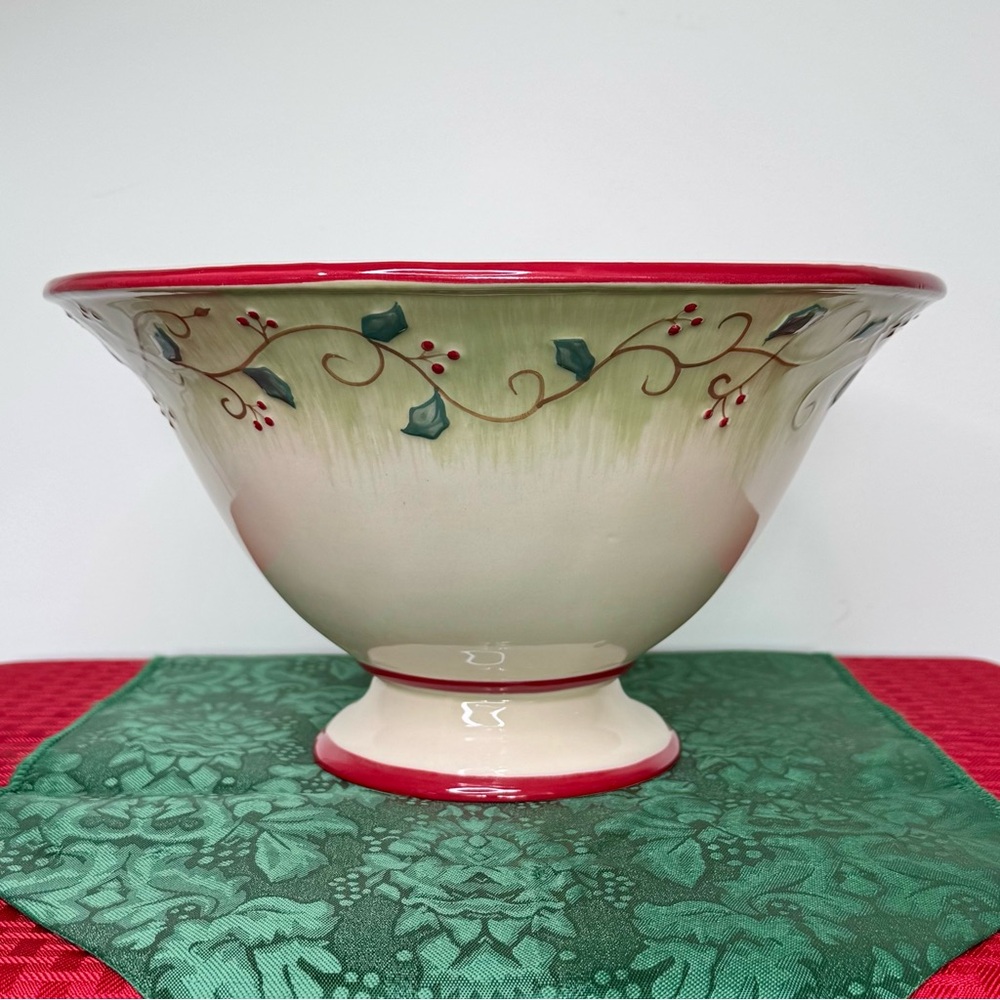 Vintage Pfaltzgraff Footed Centerpiece Bowl EUC